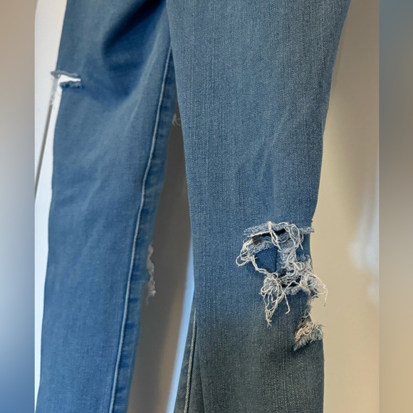 American Eagle Hi-Rise Distressed Jeggings - Picture 6 of 16